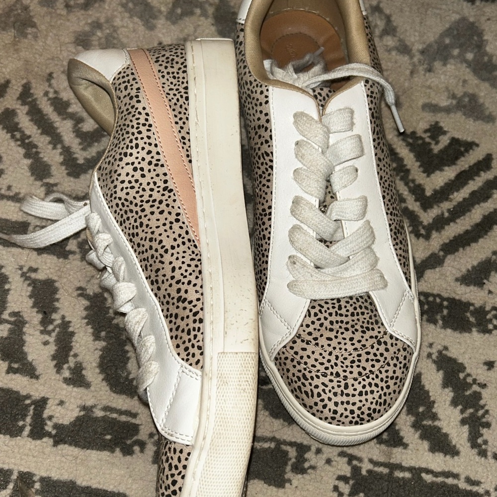 Universal Thread White And Tan Patterned Sneakers - image 2